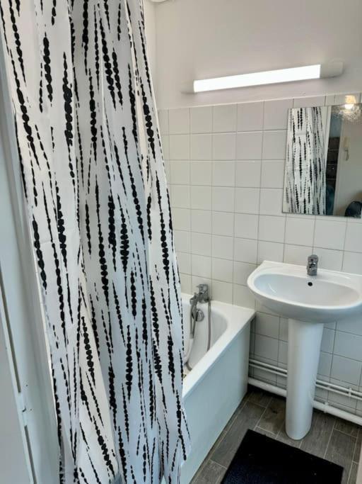 Superbe Appartement Tres Calme Et Confortable Reims Exteriör bild